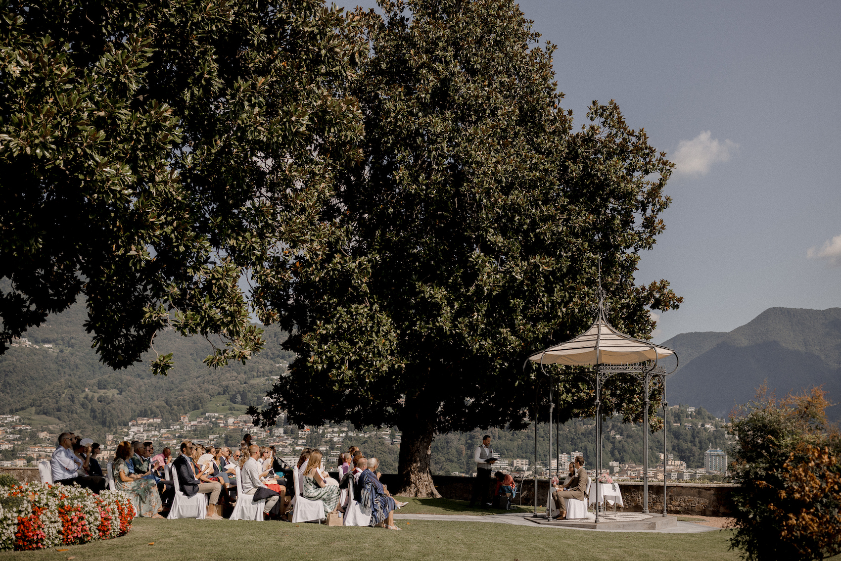 Hochzeit Freie Trauung modern zeitlos elegant emotional Filmlook Villa Sassa Lugano Brautpaar Hochzeitsfotograf Luzern Tessin Schweiz Italien nadjafotografiert.ch Paul redet Tätschmeischter.ch
